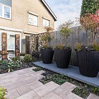 We hebben een speciale actie voor betontegels!
Ze zijn nu in de aanbieding en we hebben ze op voorraad staan. Profiteer van deze kans om jouw buitenruimte op te knappen met mooie en stevige betontegels. Of je nu een terras wilt aanleggen, een tuinpad wilt creëren of een ander project in gedachten hebt, onze betontegels zijn een geweldige keuze. Ze zijn duurzaam, gemakkelijk te onderhouden en passen bij elke stijl.