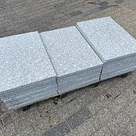 Graniet Lichtgrijs 40x60x3cm gevlamd (nog 6,24 m2)