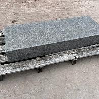 Traptrede Basalt 100x35x15cm gevlamd (nog 1 stuk)