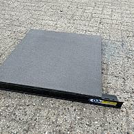 Kantopsluiting kunststof zwart 230cm x 5 cm hoog (compleet met ankers)