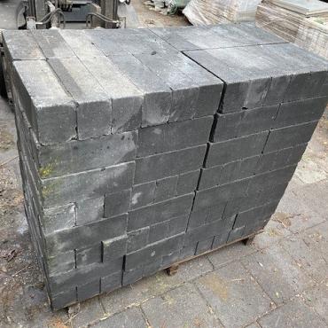 Betonblok getrommeld 30x10x12cm Antraciet (restpartij)
