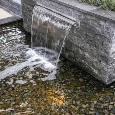 Vijverrand blue moon honed linea 100x20x3cm gezoet met facet