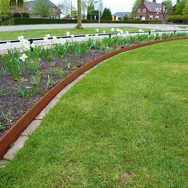 Flexline 150 x 2200 mm. Corten incl. 3 platte grondpennen en verbindingsplaat