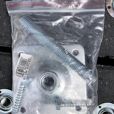 Stelplaat m16  10x10x0.3 cm + draadeind m16