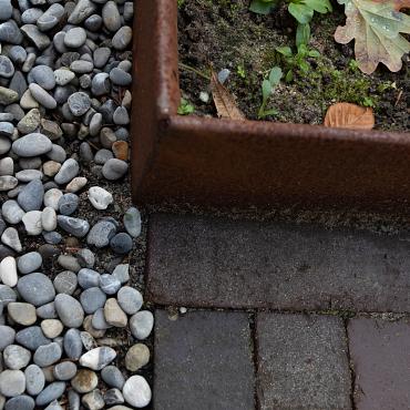 Rigidline 100 x 2200 mm. Corten incl. 3 platte grondpennen en verbindingsplaat