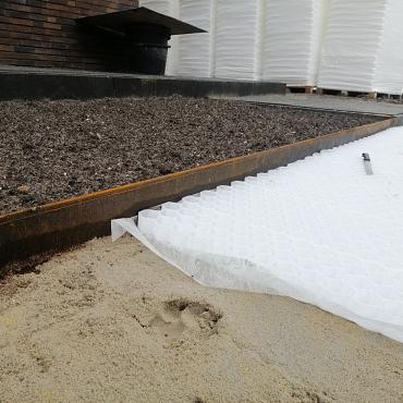 Rigidline 100 x 2200 mm. Corten incl. 3 platte grondpennen en verbindingsplaat