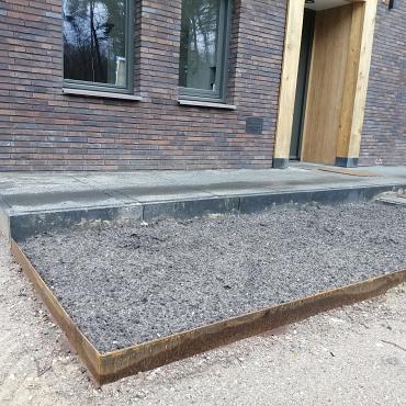 Rigidline 150 x 2200 mm. Corten incl. 3 platte grondpennen en verbindingsplaat