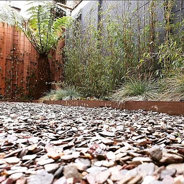 Rigidline 150 x 2200 mm. Corten incl. 3 platte grondpennen en verbindingsplaat