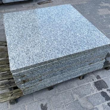 Graniet Grijs 80x80x3cm gevlamd (nog 4.48 m2)